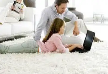 Sử dụng thảm trang trí lông xù cho phòng khách
