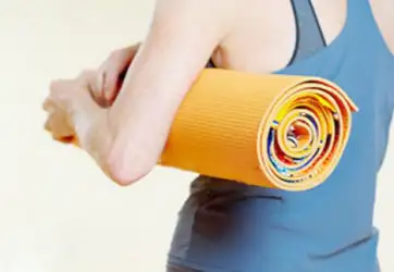 Giặt và khử mùi cho thảm tập yoga