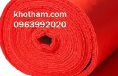 Thảm nhựa rối dạng cuộn màu đỏ