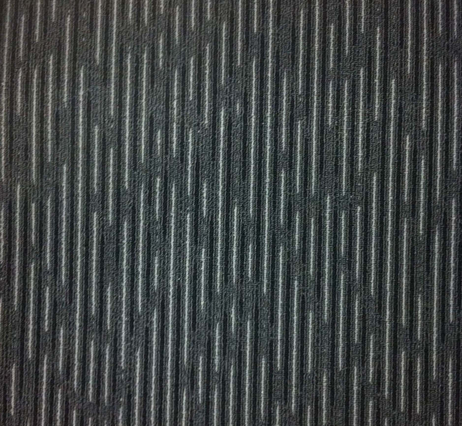 Cách kết hợp hoạ tiết, màu sắc trên bề mặt thảm vô cùng tinh tế, nghệ thuật.