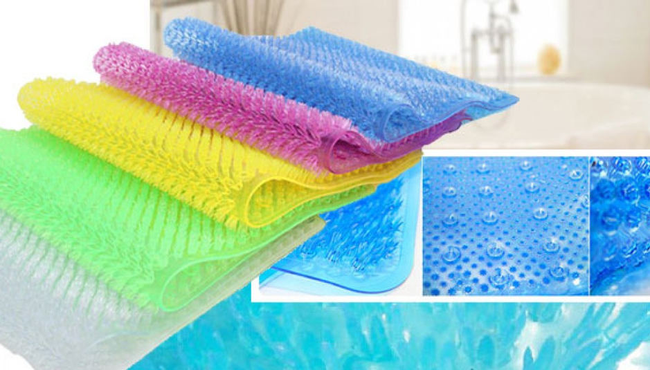 Nhằm đảm bảo an toàn cho các thành viên trong gia đình khi đi lại trên sàn trơn hoặc dính nước, thảm lót sàn chống trượt đã được thiết kế, sản xuất và phân phối rộng rãi trên thị trường.