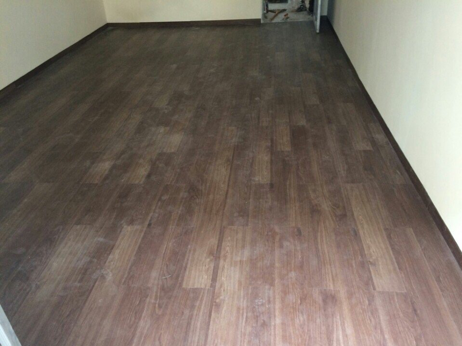 Thảm có bề mặt được in như gỗ thật, nhưng lại có giá rẻ hơn rất nhiều