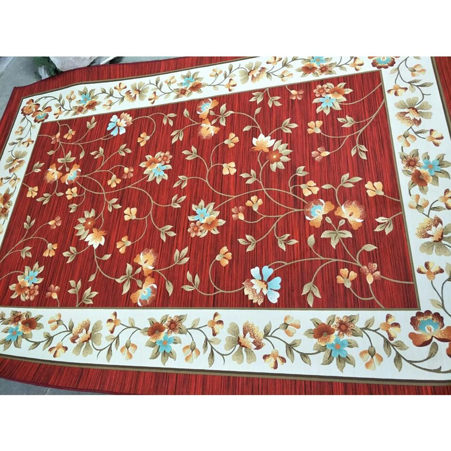 Thảm sử dụng các gam màu ấm áp, nổi bật