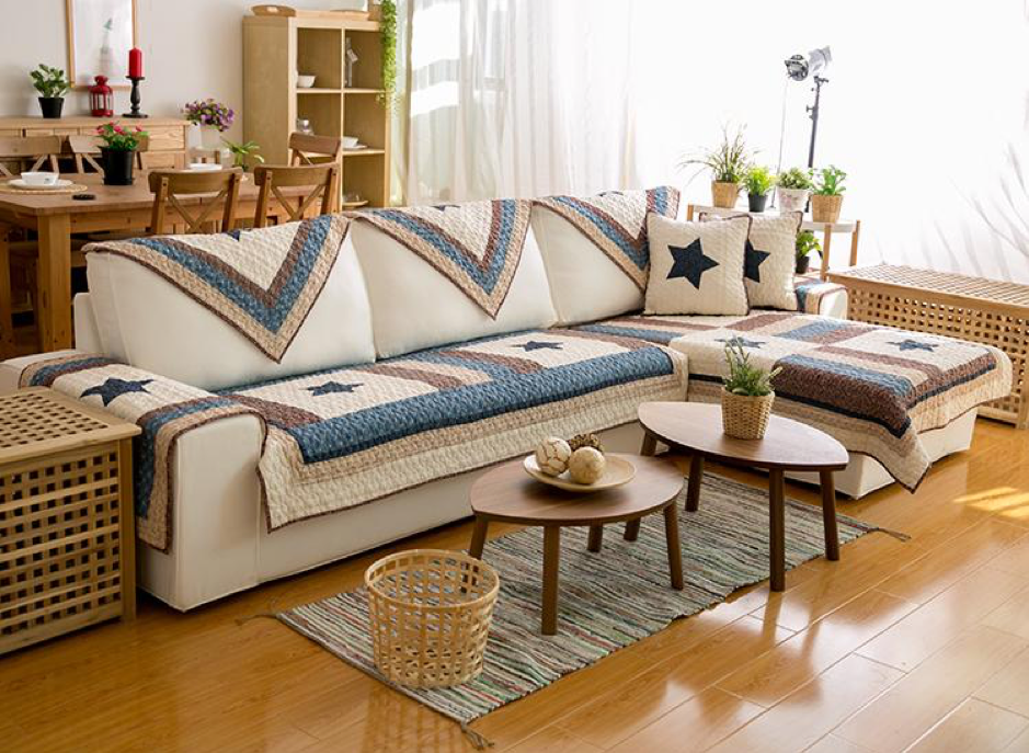 Thảm trang trí sofa kết hợp các tông xanh dương, nâu, be trên tông nền trắng