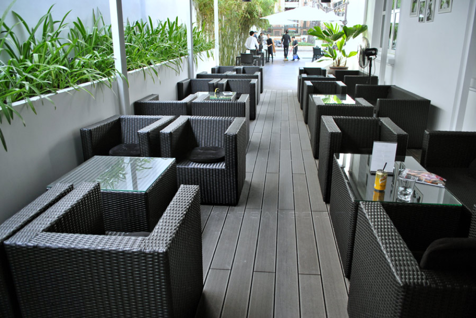 Lát thảm giả gỗ sang trọng, hiện đại mà lại tiết kiệm chi phí