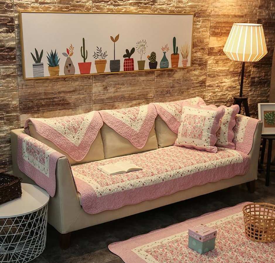 Mẫu thảm trang trí ghế sofa màu hồng đáng yêu
