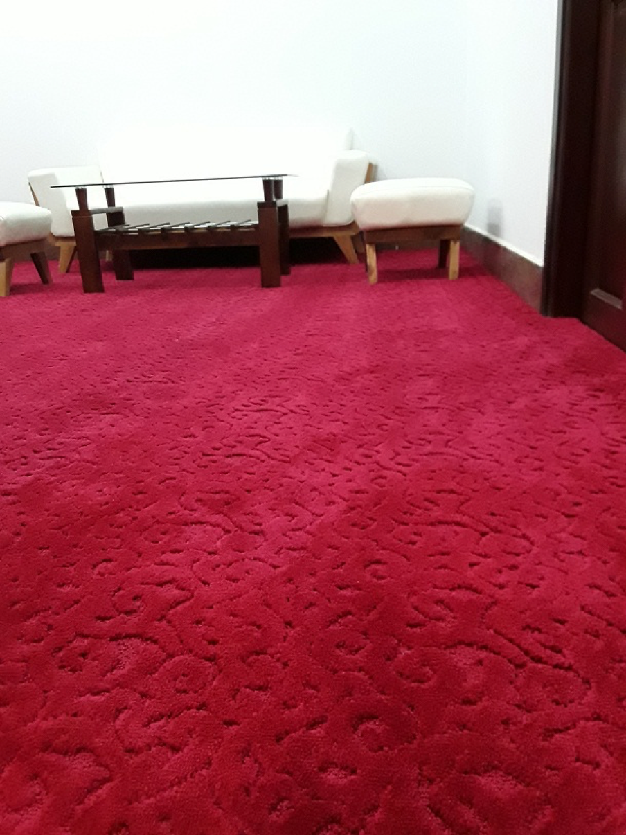 Bề mặt thảm được chạm khắc hoạ tiết độc đáo