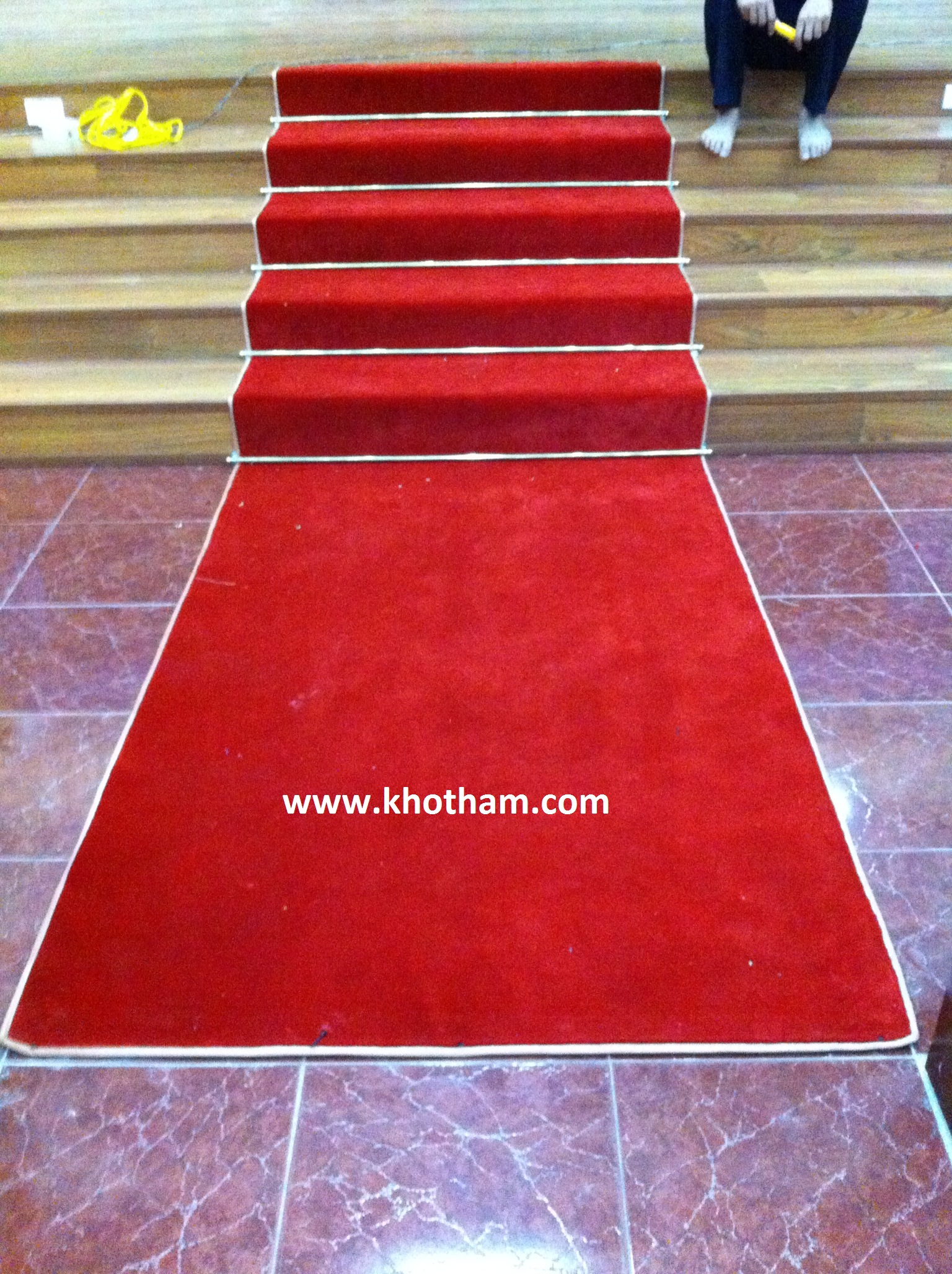 nẹp đồng chặn bậc cầu thang