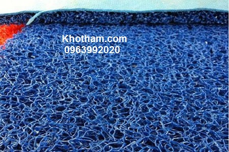 Thảm nhựa rối màu xanh