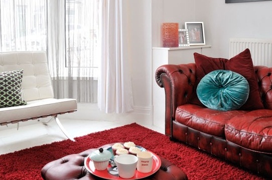 Thiết kế nội thất với màu hồng và đỏ